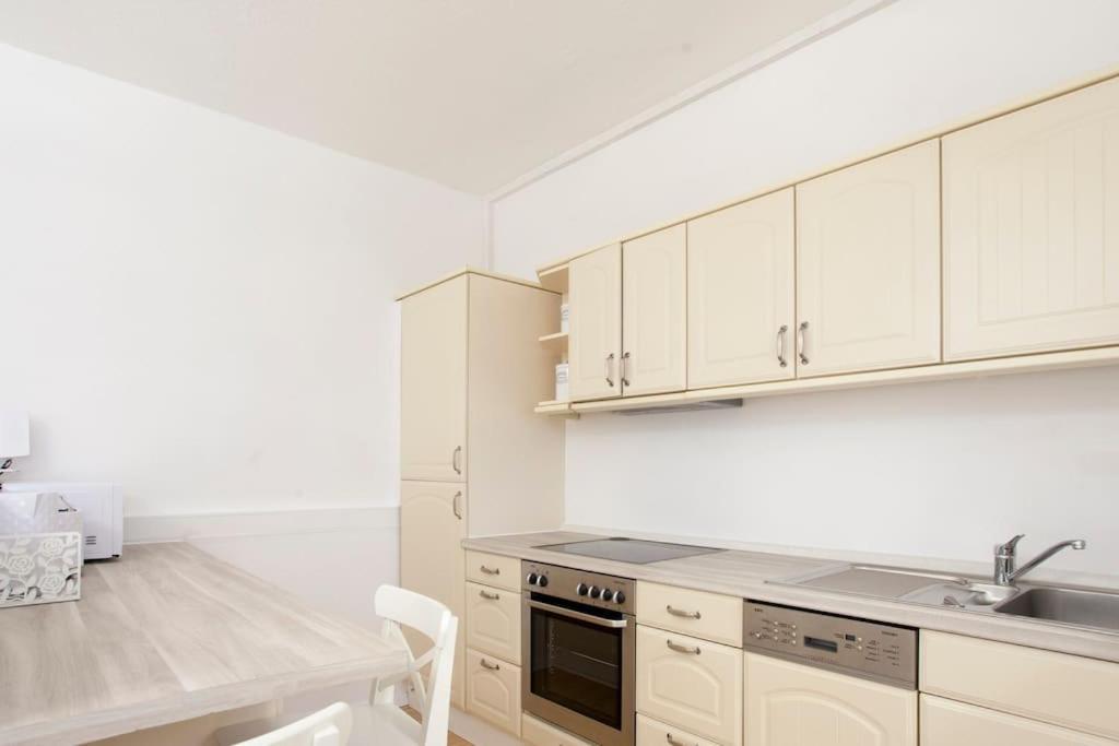 Exclusive 2-Room Souterrain Apartment Nürnberg Exteriör bild